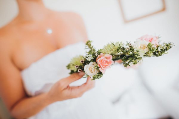 Detail of the flower wreath for the bridesmaids.