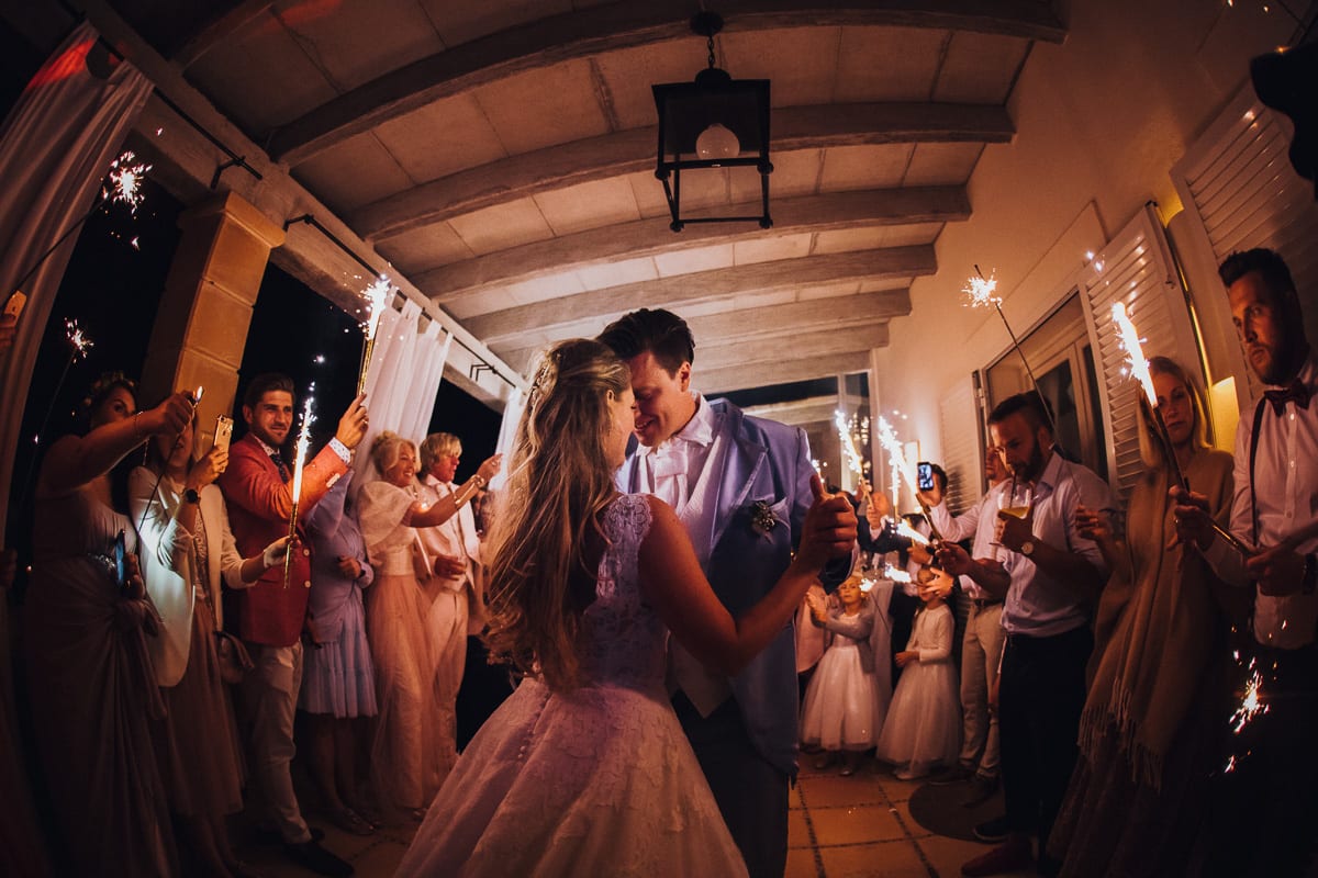 The cuddly newlyweds during the first dance on the wedding finca Tortuga on Majorca.