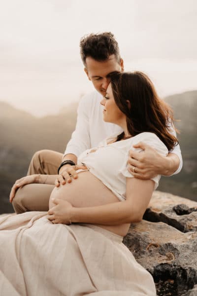 Beautiful close up of a pregnant couple in love.